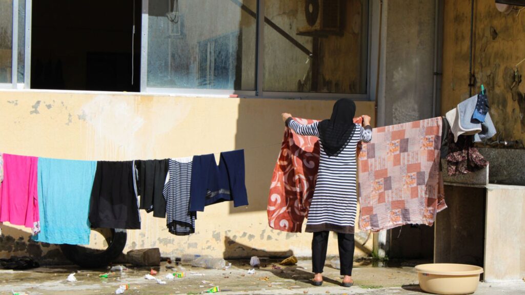 In south Lebanon, schools resumeclasses as displaced shelter inside